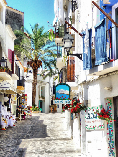 Gasse in der Altstadt Dalt Vila auf Ibiza